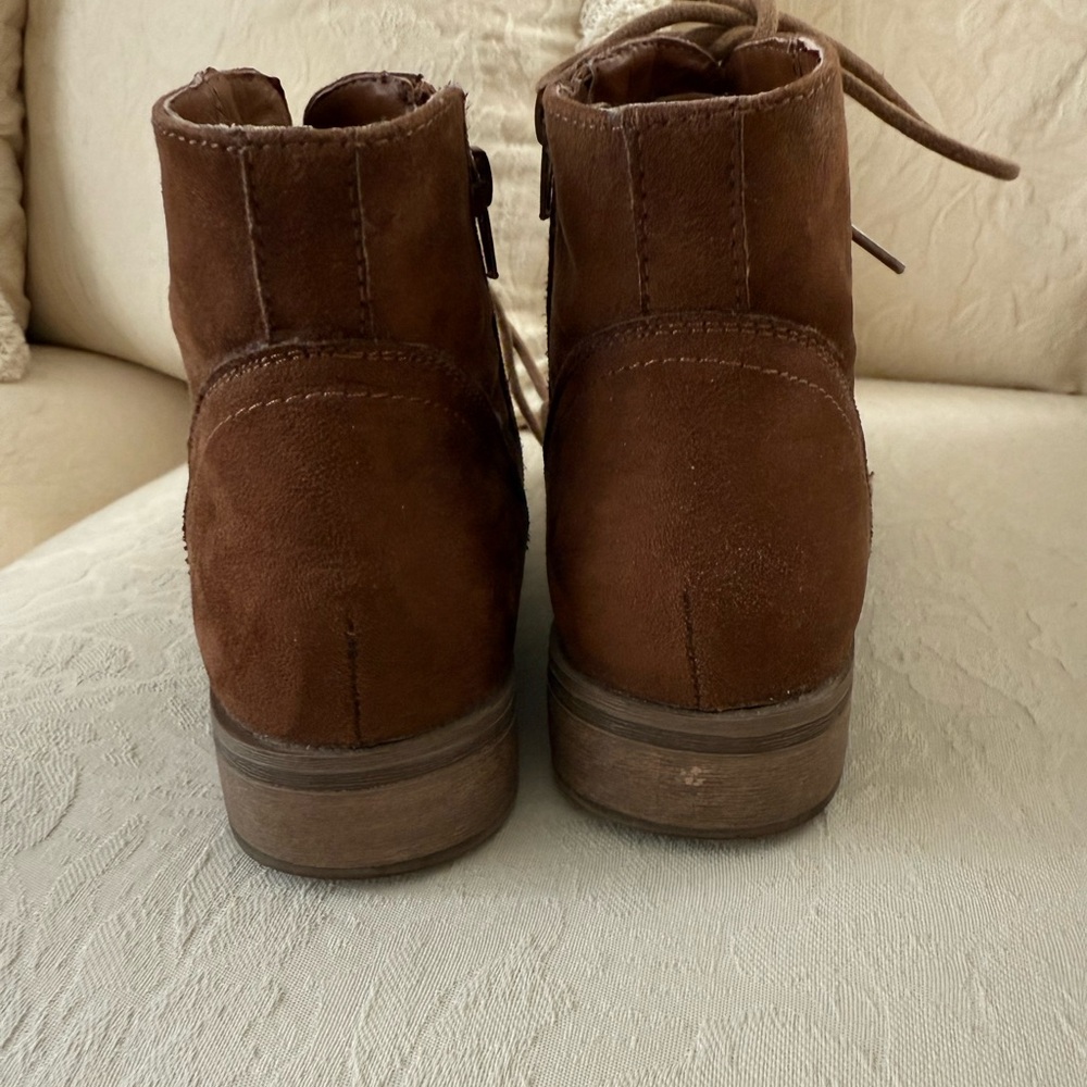 Cato Brown Lace-Up Boots with Classic Design - Picture 6 of 9